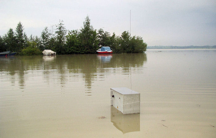 Stromkasten unter Wasser